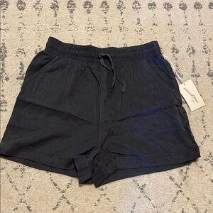 Universal Thread Greyish/washed black shorts